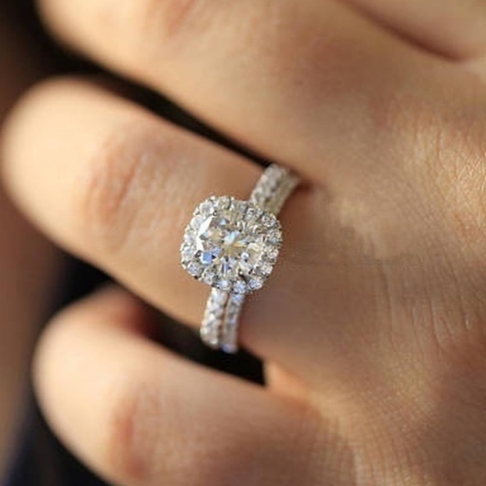 Ladies Ring. Silver, white sapphire, princess cut